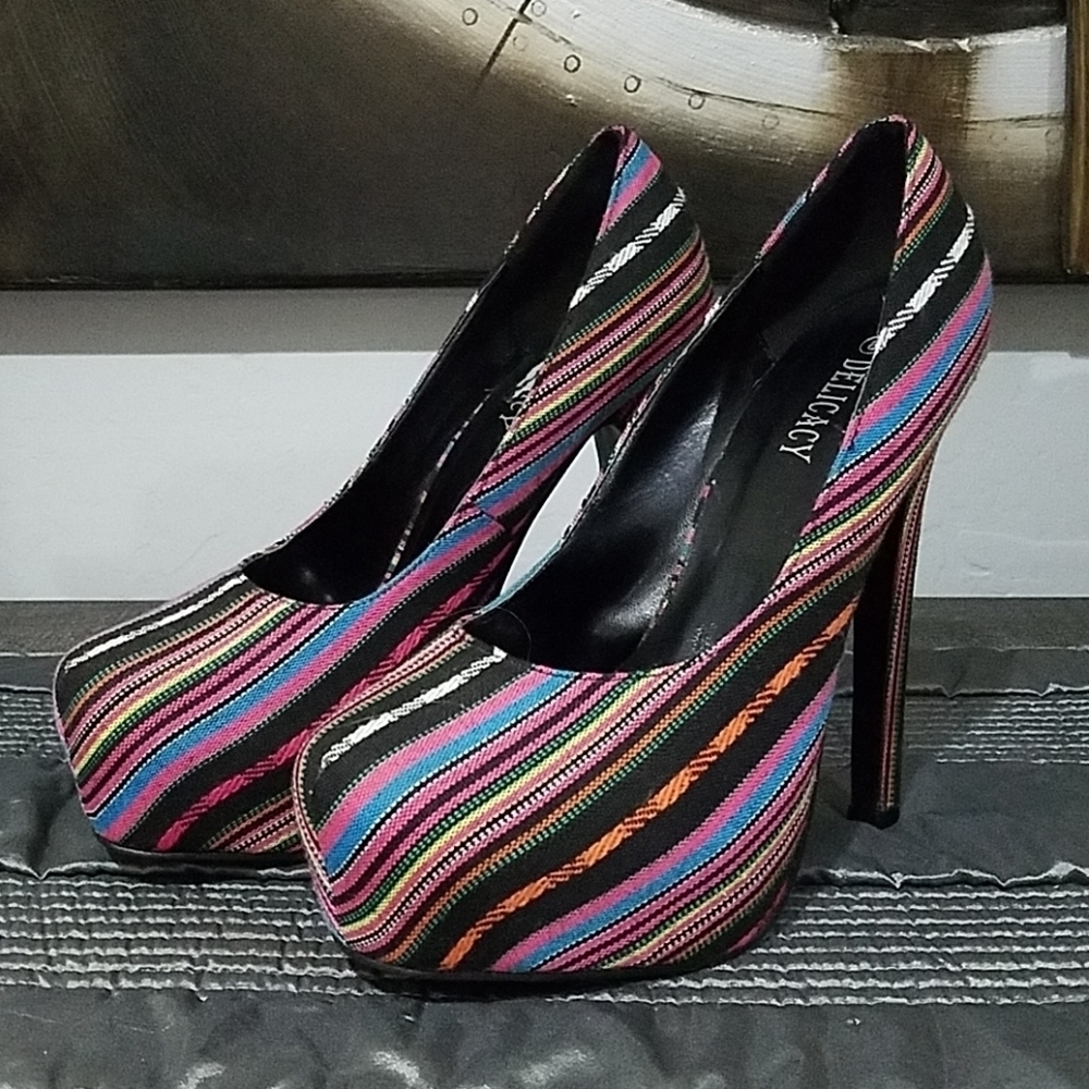 VINTAGE SERAPE MULTI COLOR PLATFORM PUMPS Y2K RETRO CHICANA ARTISAN SIZE 8 RETRO